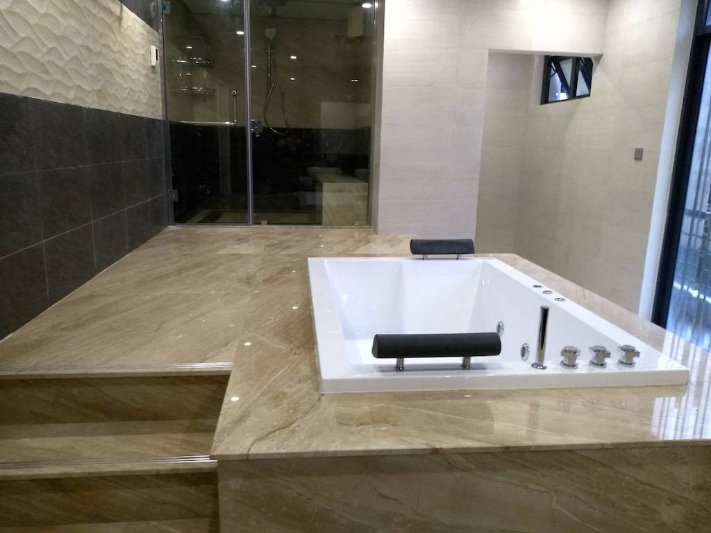 Lắp đặt bồn tắm nằm, sauna, xông hơi massage trong Phòng tắm master Tầng 3